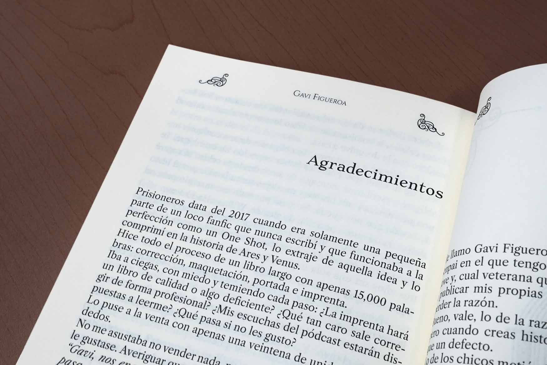 Ejemplo de una página con agradecimientos en libro de "Gavi Figueroa".
